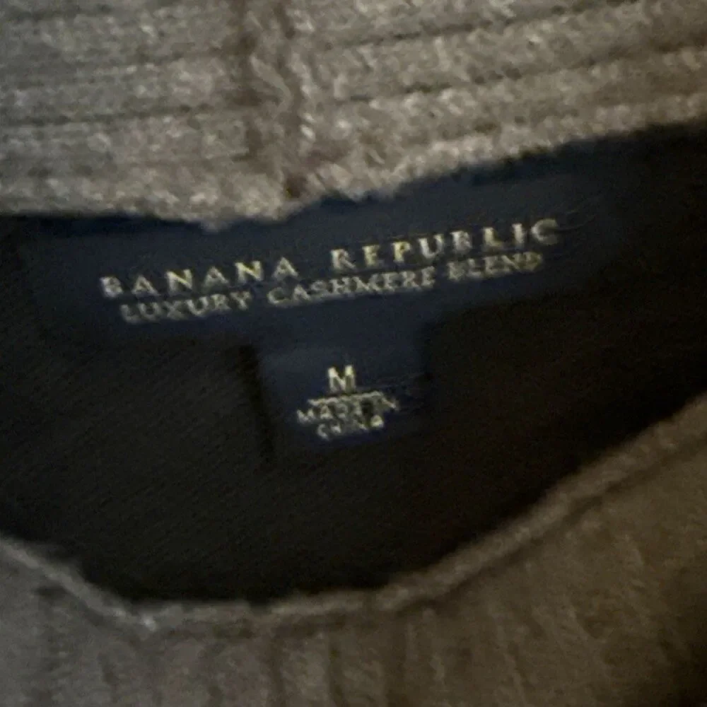 Banana Republic Luxury Cashmere Wool Sweater Size M Gray Taupe Button Cowl Neck